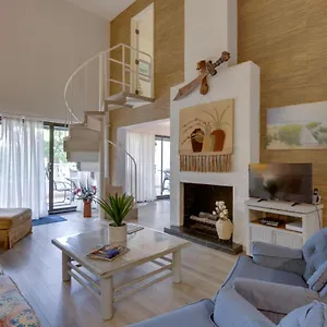  Villa With Pool And Access!